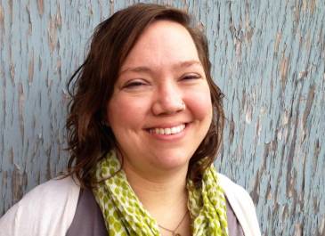 Women with a grey wooden backgound