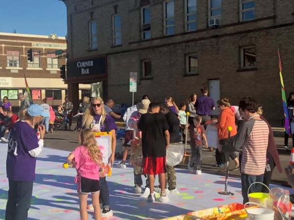 Photo of outdoor art activities through Zot Artz in Jamestown