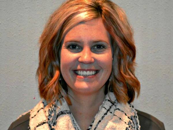 Julie Boll headshot