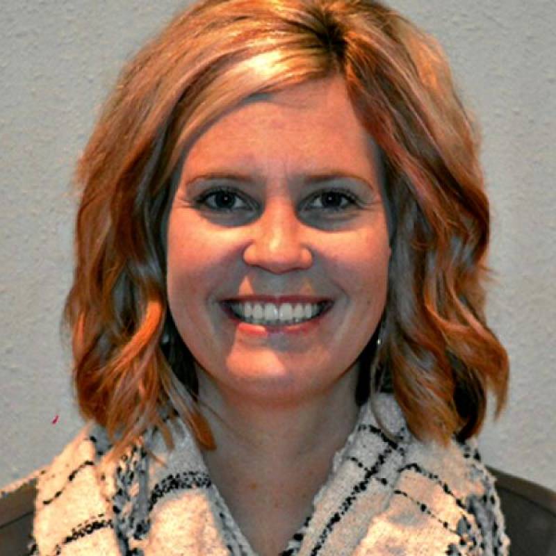 Julie Boll headshot