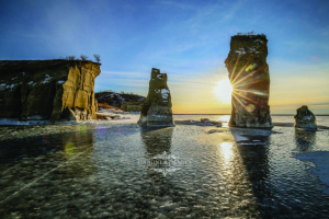 Laura Gardner photo of ice on rocks at Lake Sakakawea