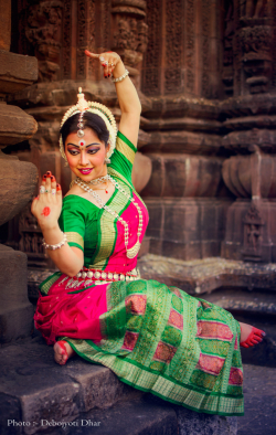 Aparupa Chatterjee performing a classic Indian dance while in full regalia